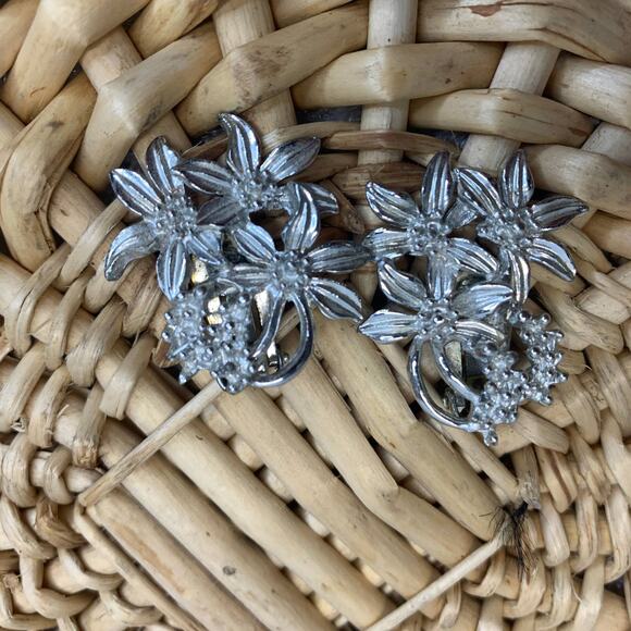 Vintage Silver Floral Cluster Clip Earrings 1.25" x 1.25" - Picture 2 of 4
